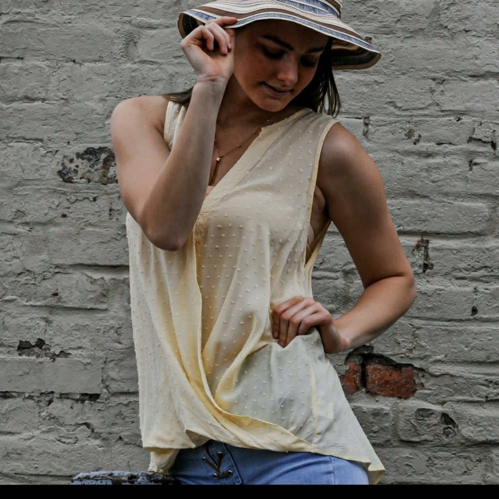 ♥️New boutique Swiss dot top - Picture 3 of 6